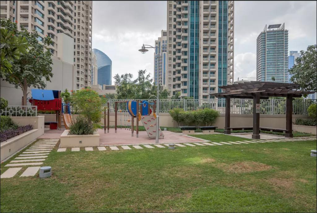 Faraway Homes - Burj Residences ดูไบ ภายนอก รูปภาพ